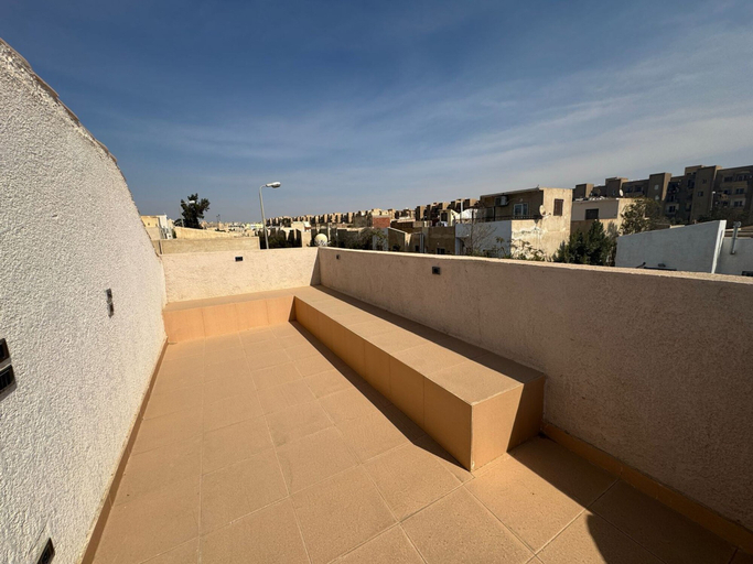 Room 3, 129 2BR Townhouse 2 Bath TV Backyard, Sheikh Zayed