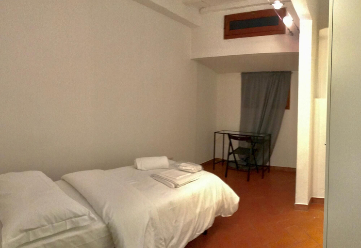 Room 3, Alfani Second Floor in Firenze, Florence