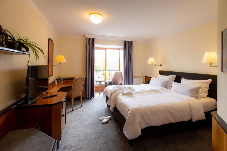 Bedroom 3, Landhotel Am Rothenberg, Northeim