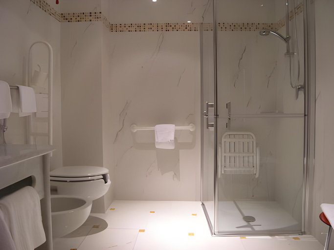 Bathroom 4, Dado Hotel International, Parma