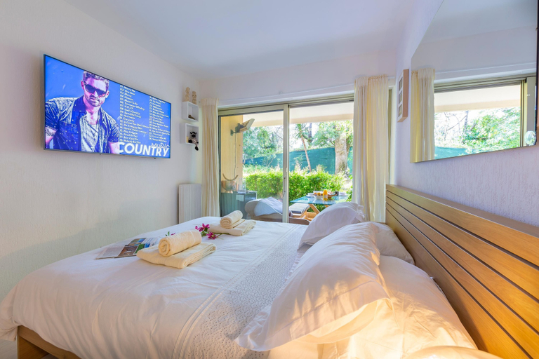 Room 5, Appartement Les Cyclamen, Alpes-Maritimes