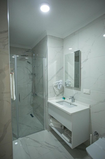 Bathroom 3, THE DECK OTEL, Merkez