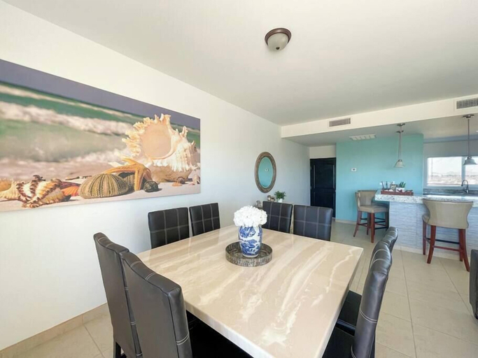 Room 3, Modern Ocean View Condo With Pools Gym, Puerto Peñasco