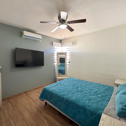 Room 3, Sleek Downtown Escape With Private Parking, Puerto Peñasco
