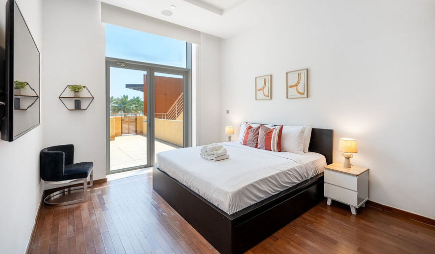 Room 2, Exquisite 2BR w Exclusive Beach Access at the Palm, Dubai