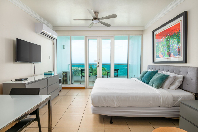 Room 2, Bay View Iconic Old San Juan Private Balcony