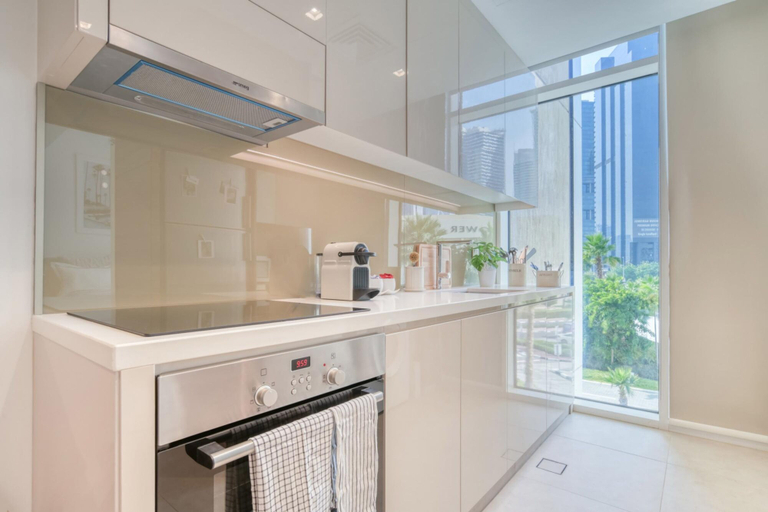 Room 4, Bright Homey Studio Apartment in JLT, Dubai