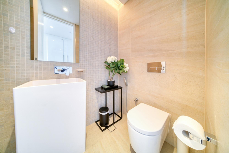 Room 2, Sparkling Balcony Sea View Apt in Bluewaters, Dubai
