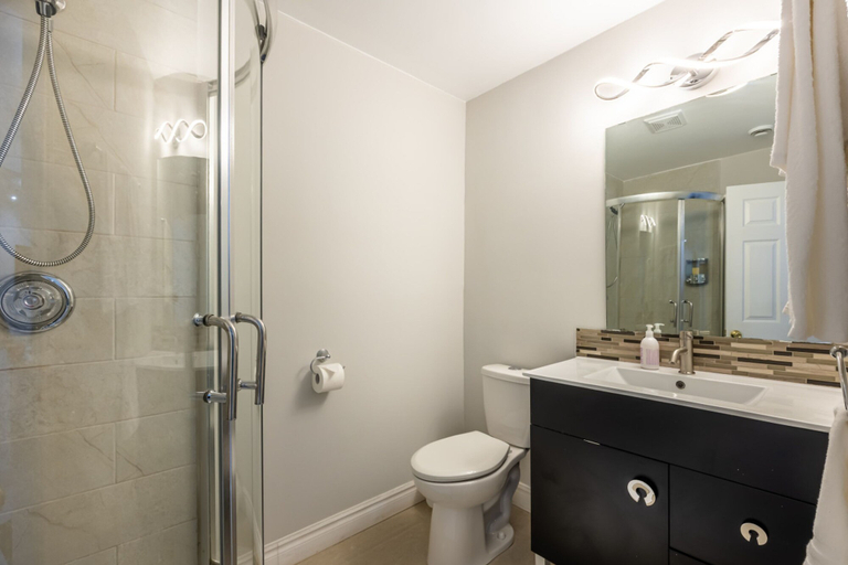 Room 3, Niagara s Nest Comfy 1BR 1BA Close to the Falls, Niagara