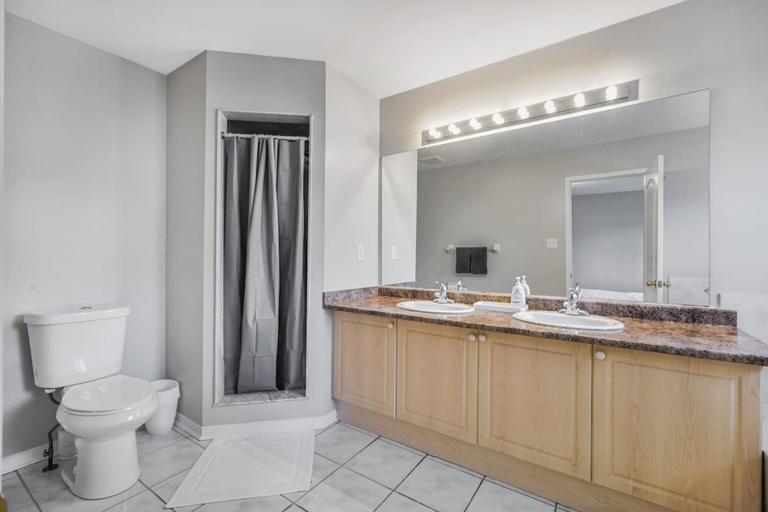 Room 4, Spacious Whitby Haven 3BR Home Parking, Durham