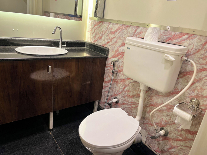 Bathroom 4, Natural Lake Pawna, Pune