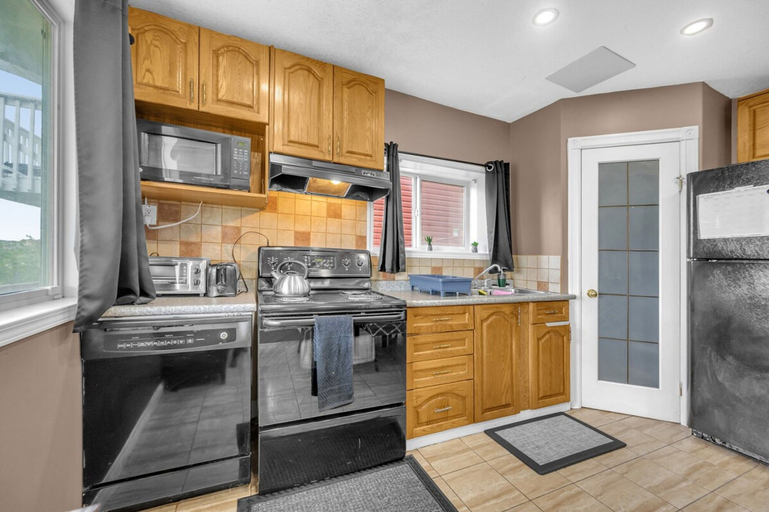 Room 5, 52-3 Bed Suite on Lake Central A C By Airport, Division No. 6