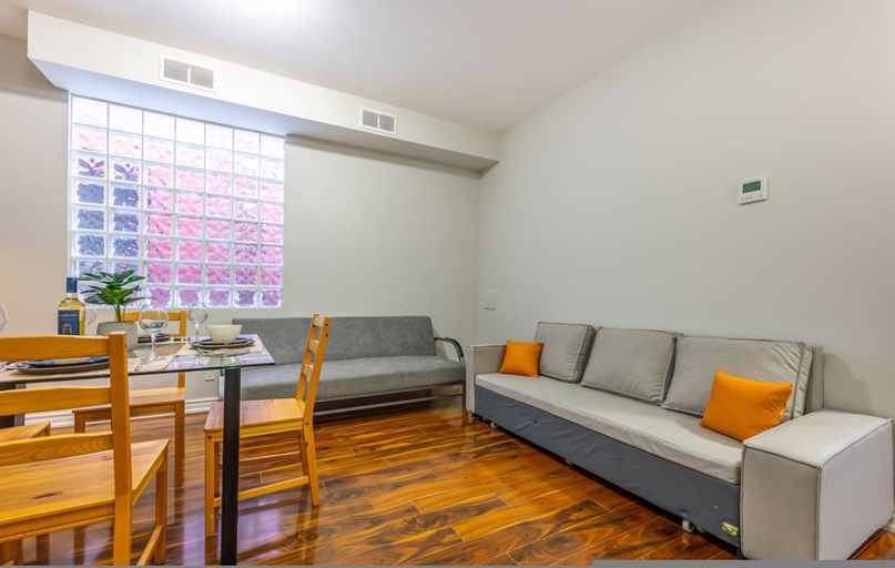 Room 5, Bright 1BR Apt in Niagara Falls and Scenic Stay, Niagara