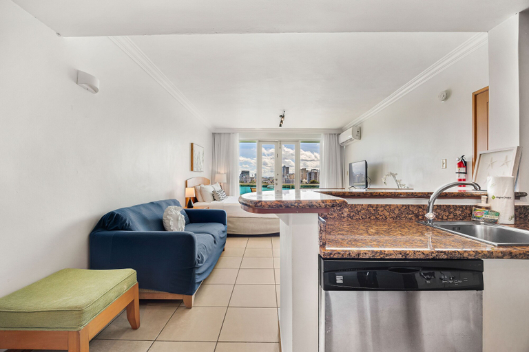 Room 5, Seaside Terrace Condado Close to the Beach