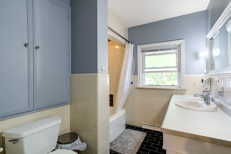 Room 2, Charming 3BR Home in Quiet Kitchener Neighborhood, Waterloo
