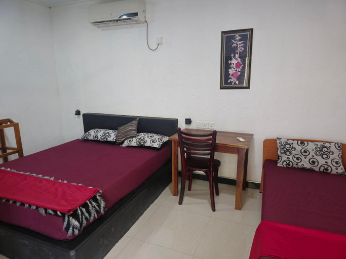 Bedroom 2, Hotel Angel Inn Beach, Trincomalee Town and Gravets