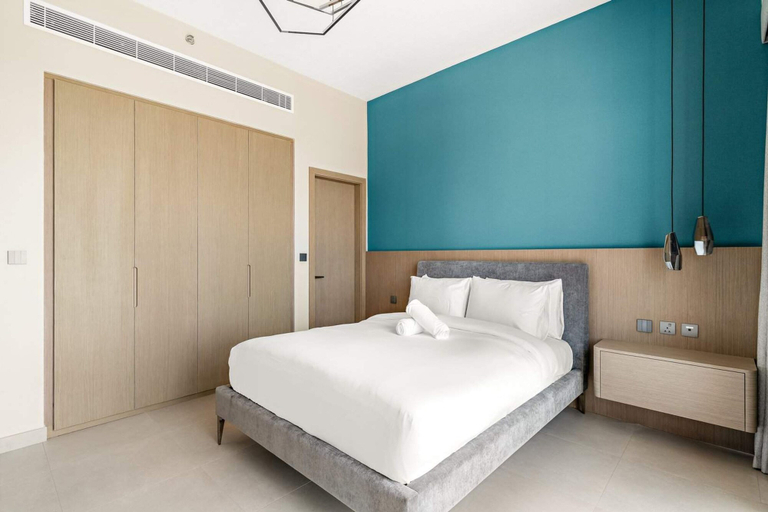 Room 3, Luxurious Stay in JVC With Rooftop Pool Gym, Dubai