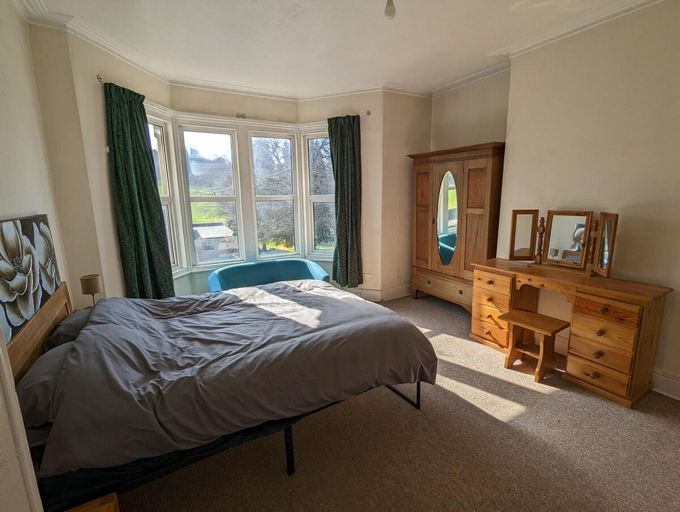 Others 2, Five bed terrace family home Bristol w parking, Bristol