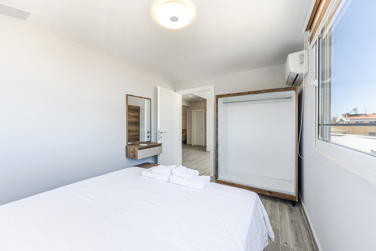 Room 5, Rooftop Apartment With Private Pool, Kavajës