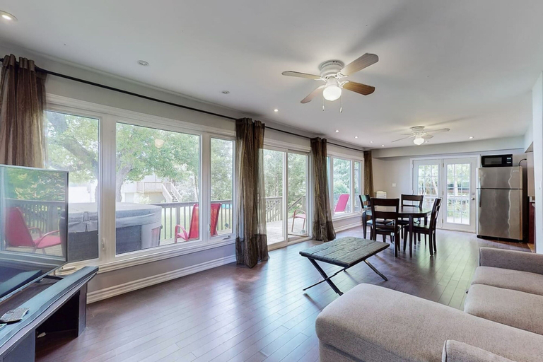 Room 4, Charming Lakeside Cottage, Kawartha Lakes