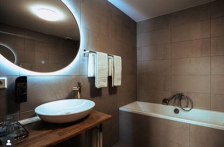 Bathroom 5, The Velvet Lodge, The Hague