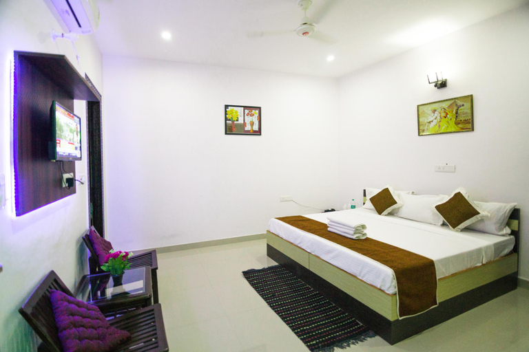 Bedroom 2, Taj Niwas Homestay, Agra