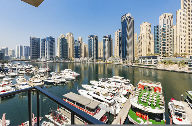 Room 5, Luxurious Waterfront Stay at Al Majara Dubai Marina, Dubai