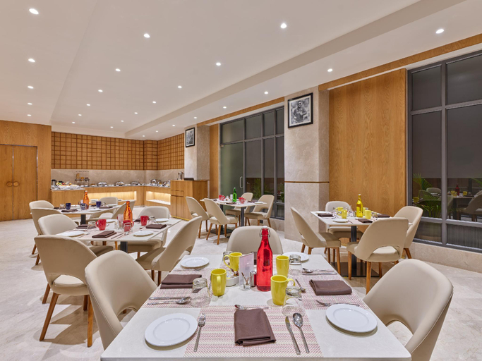 Food & Drinks 5, Biznotel by Pride Motera, Gandhinagar