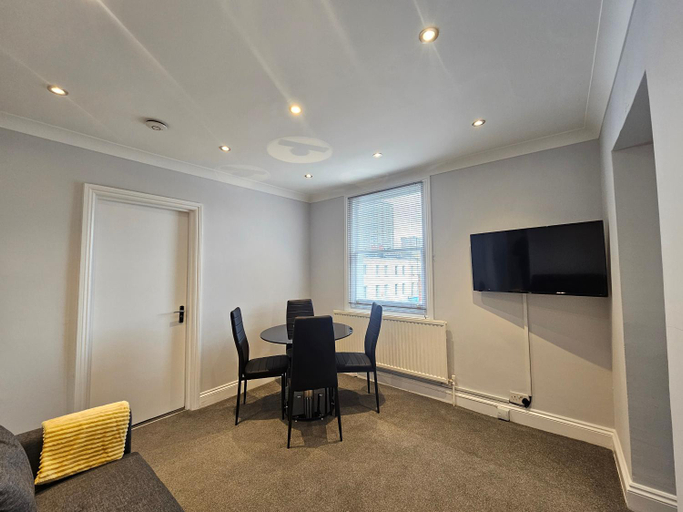 Others 2, Charming 2 Bedroom Flat in Paddington, London