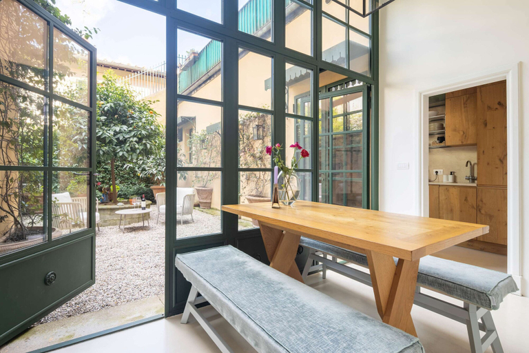 Room 5, w Amazing 2BR in Centric in Florencia, Florence