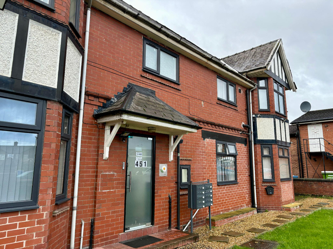 Exterior & Views 2, Hill's View Apartments, Manchester