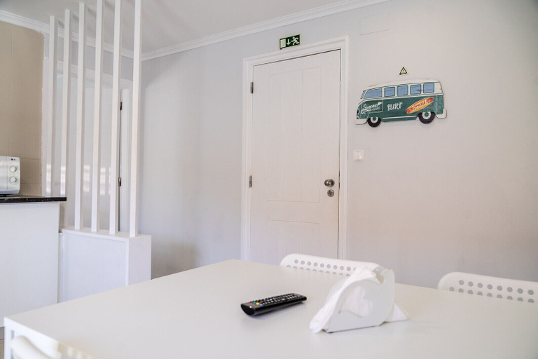 Room 2, Mar Alta - Supertubos, Peniche