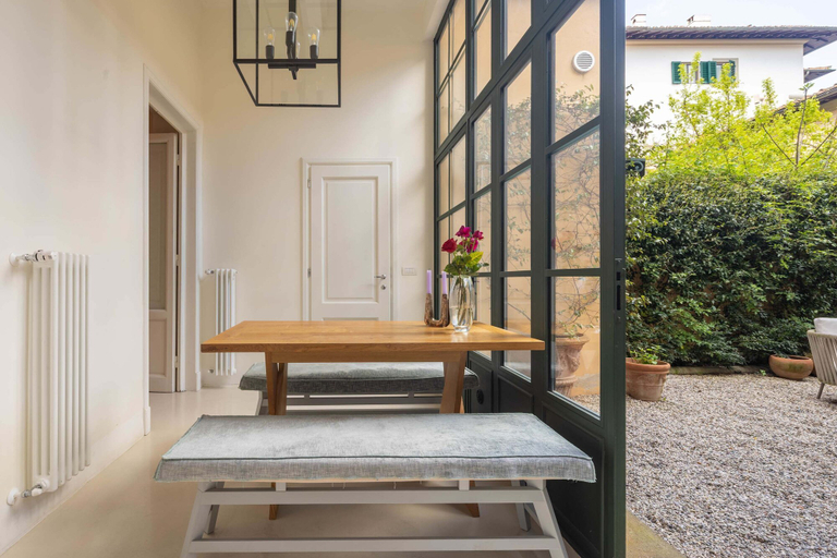 Room 3, w Amazing 2BR in Centric in Florencia, Florence