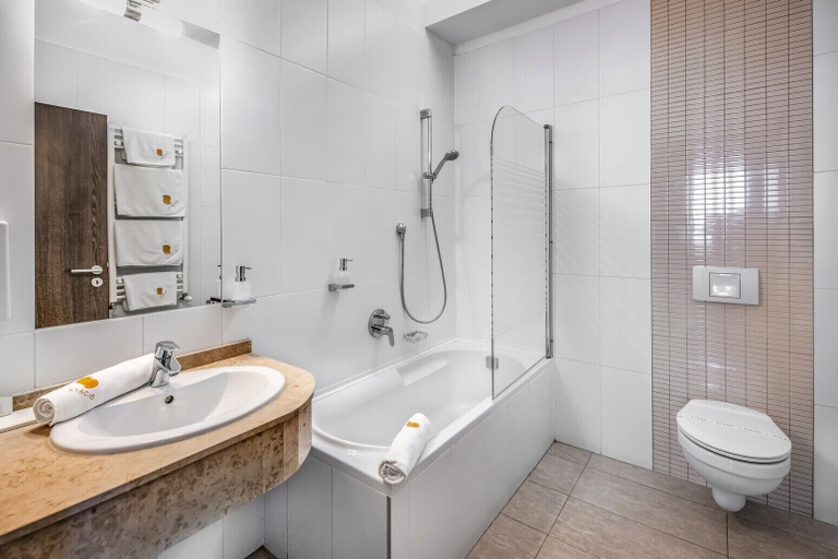 Bathroom 5, Budapest Airport Hotel Stáció Wellness & Conference, Gyál