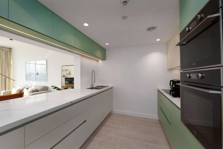 Room 2, Chic 2BR Downtown Haven w Balcony City Views, Dubai