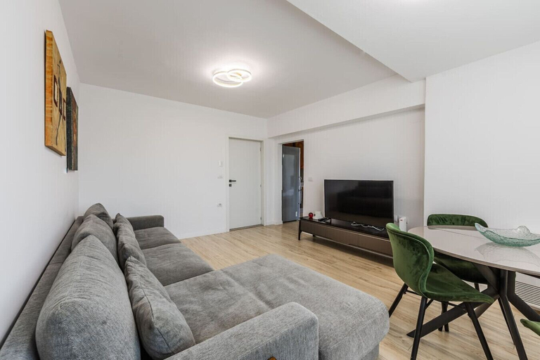 Room 4, Spacious Stay in the Heart of Tirana, Tirana