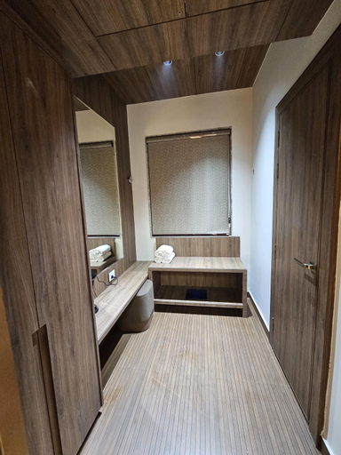 Bathroom 5, Balaji Palace Kashi, Varanasi
