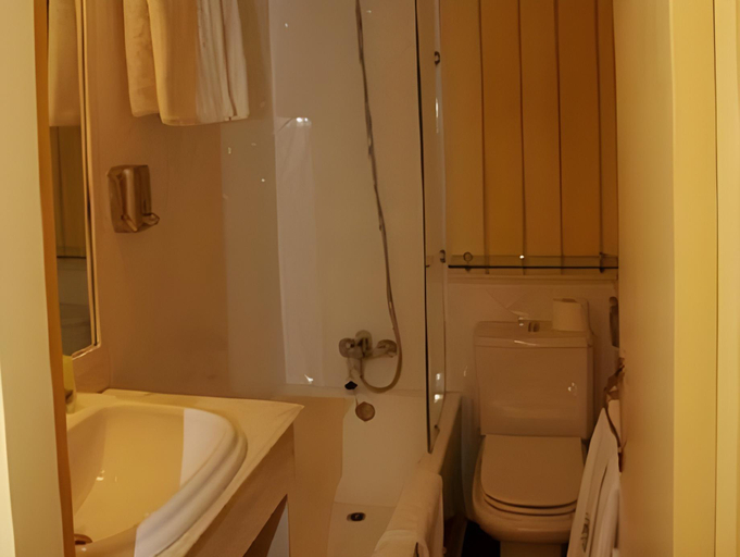 Bathroom, Hotel Almud, Huesca