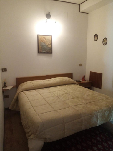 Bedroom 4, Albergo Andromeda, L'Aquila