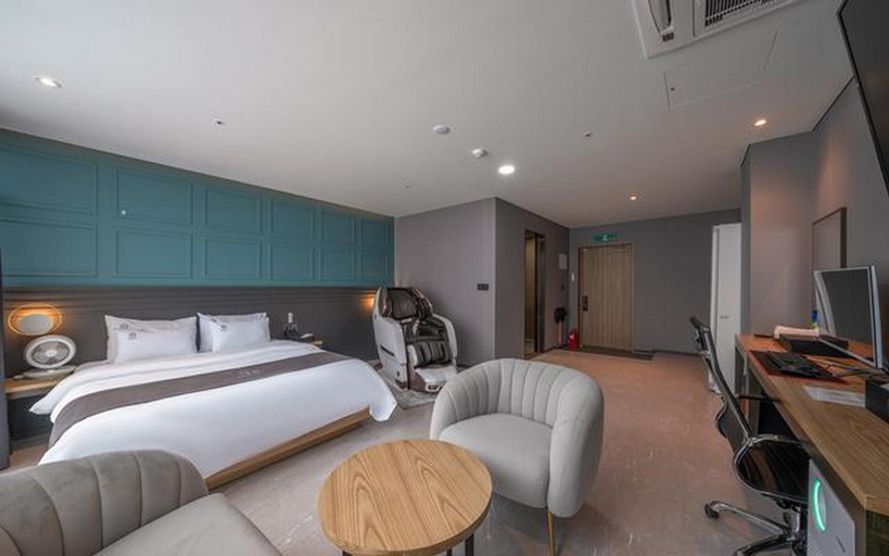 Bedroom 2, Hanam Bluehill Hotel, Guri