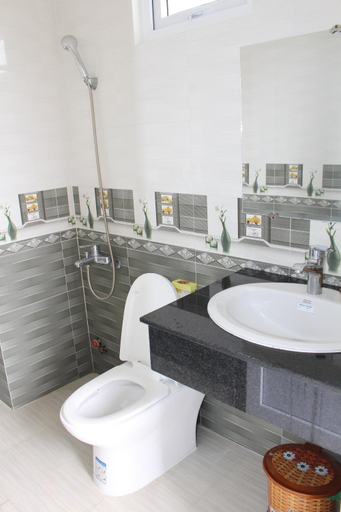 Bathroom 5, Hoang Gia Doc Let, Ninh Hòa