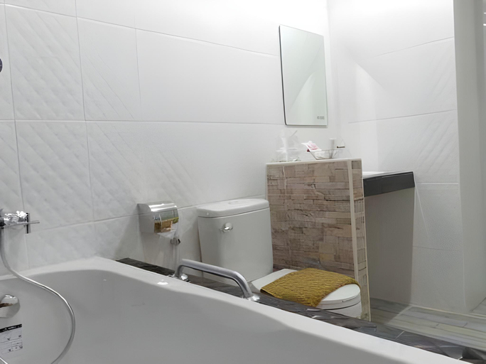 Bathroom 4, The Icon service apartment, Sri Mahar Pho