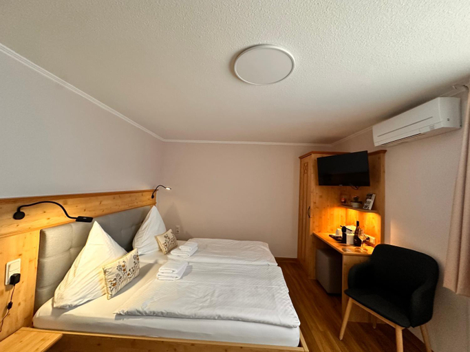 Bedroom 2, Gasthof Engel, Breisgau-Hochschwarzwald
