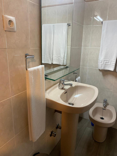 Bathroom 3, Hotel Ovetense, Asturias