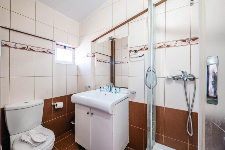 Bathroom 4, Alnes Hotel, Sarandës