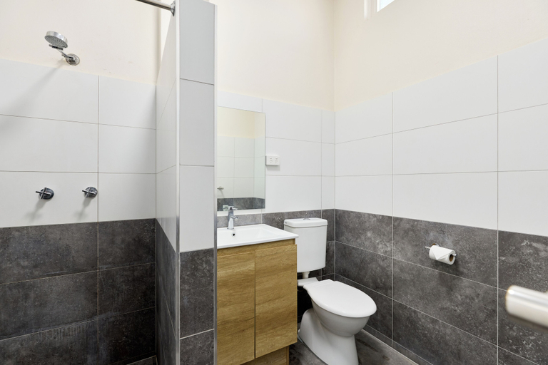 Bathroom 3, Inala Hotel, Inala