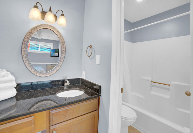 Bathroom 4, Sugar Beach 352, Baldwin