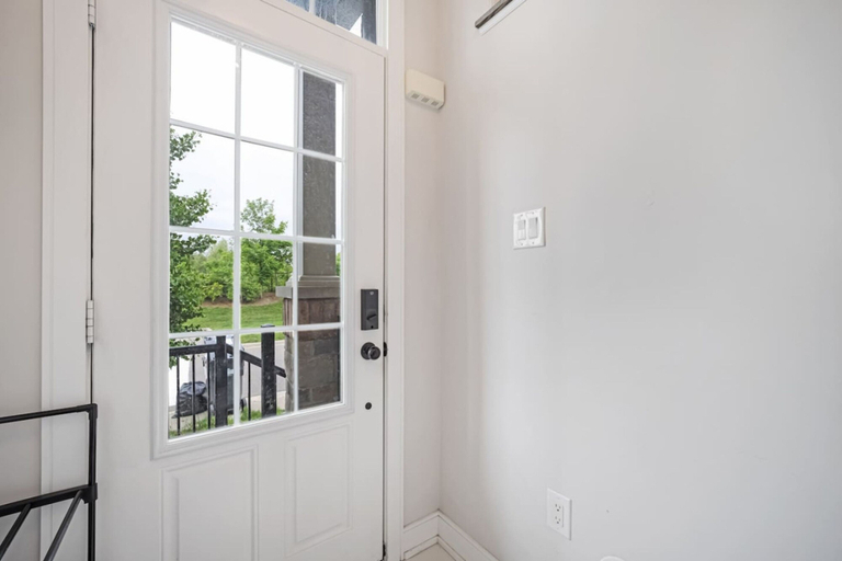 Room 4, Family-friendly 3BR Mississauga Home w Parking, Peel