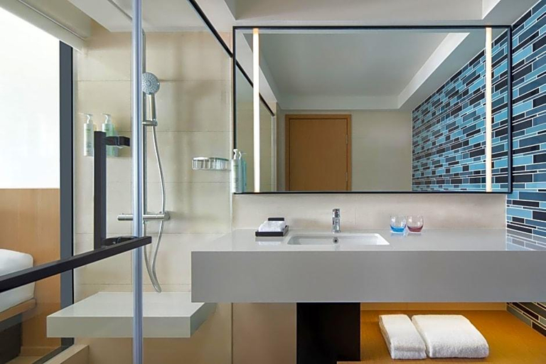 Bathroom 4, Ramada Plaza by Wyndham Pudong South Shanghai, Shanghai