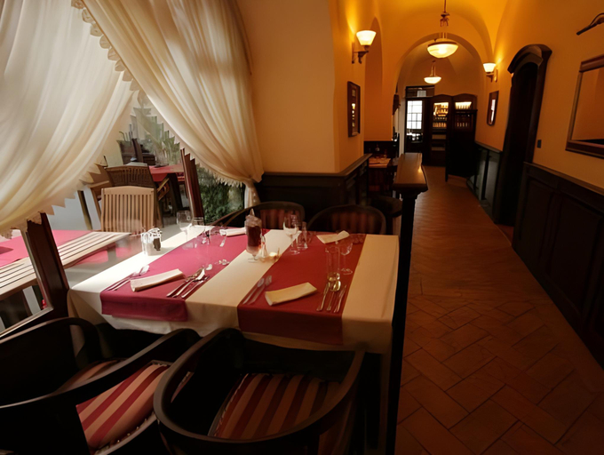 Food & Drinks 5, Hotel Octarna - Free On-site Parking, Kroměříž